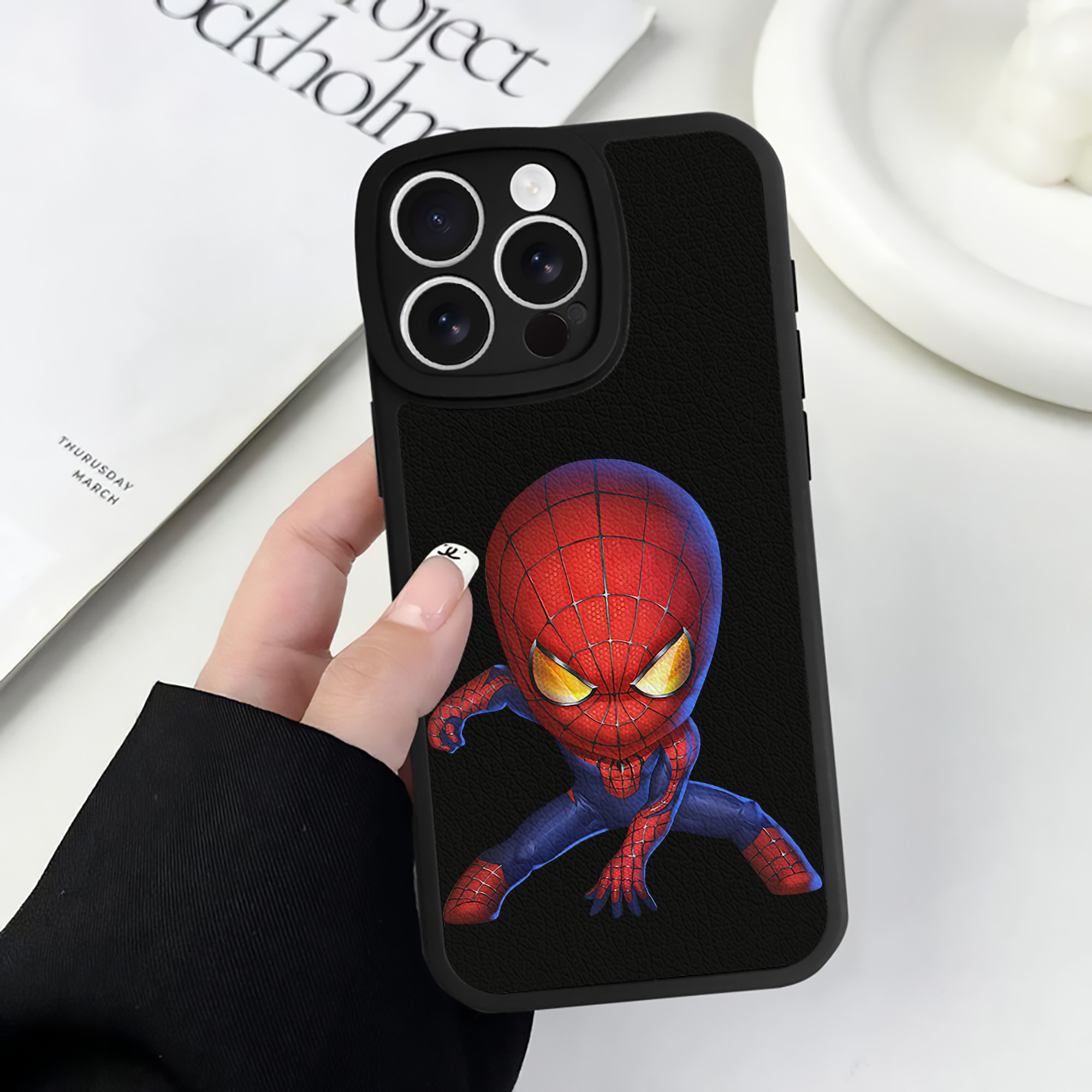（画像用） Spider Man スパイダーマン 【iPhone 16シリーズ対応】シリコンスマホケース（レザー調） 材質：シリコン